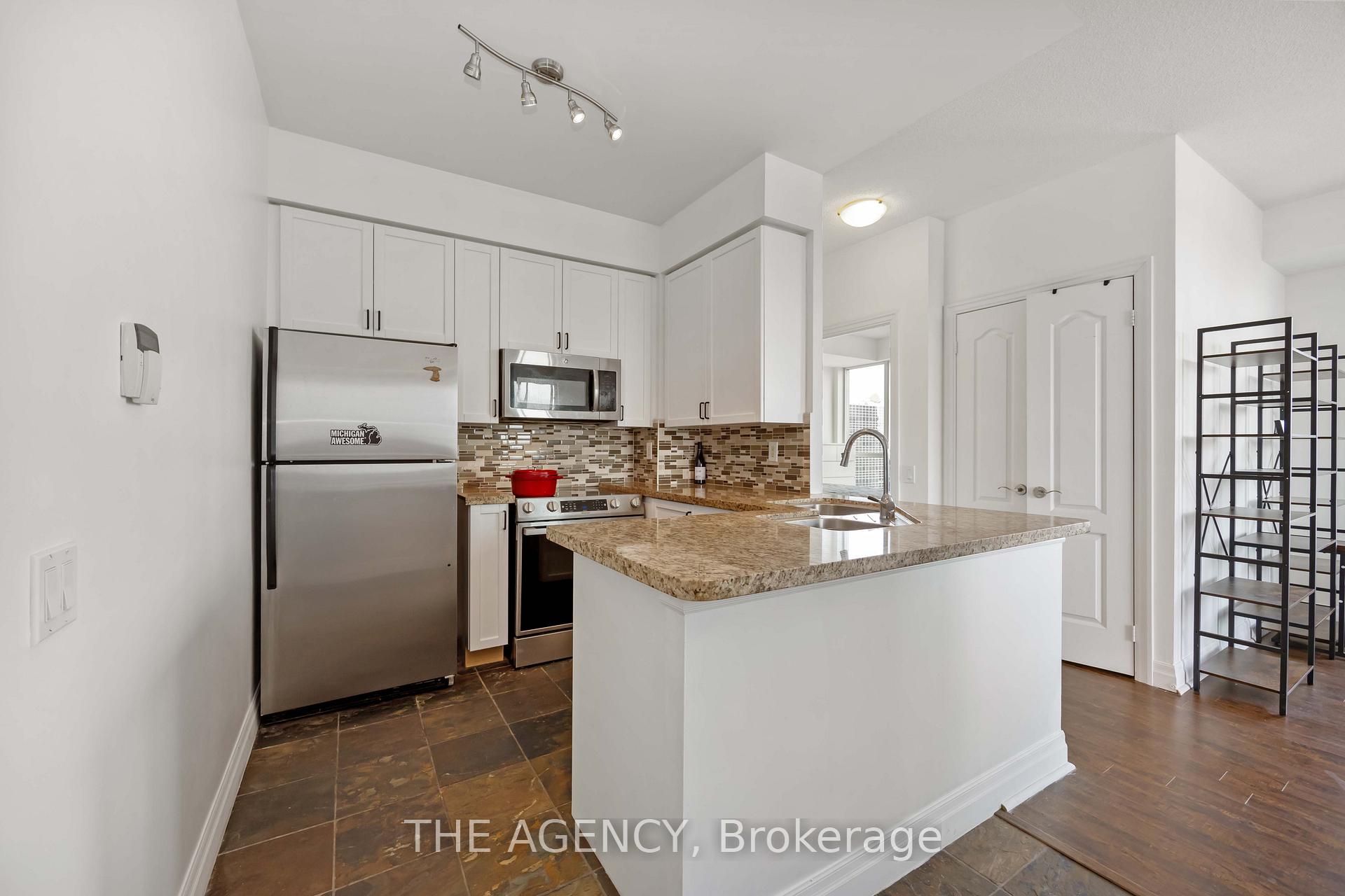 21 Hillcrest Avenue 3001, Toronto Unit: 3001