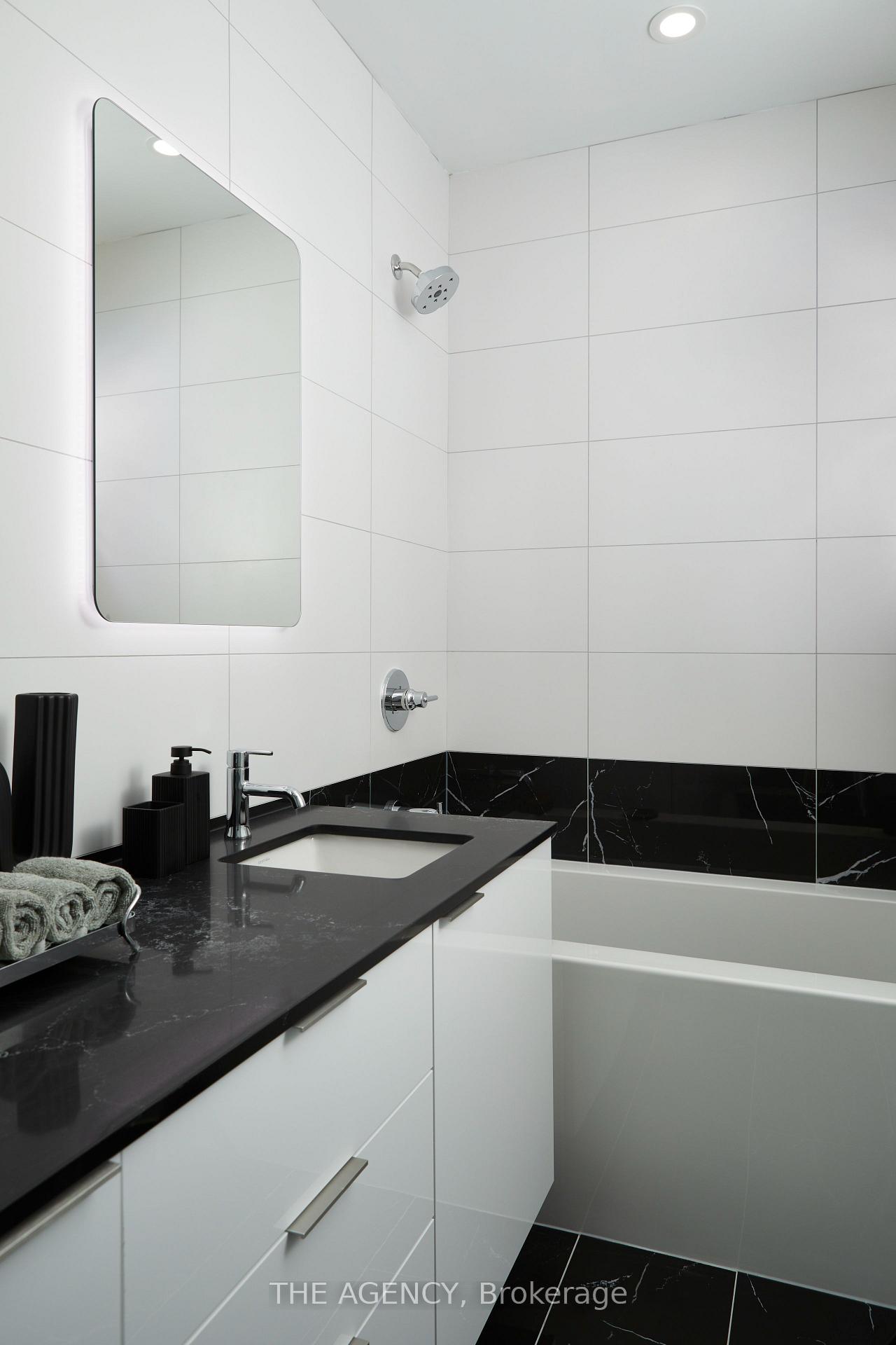 327 King Street PH03, Toronto Unit: PH03