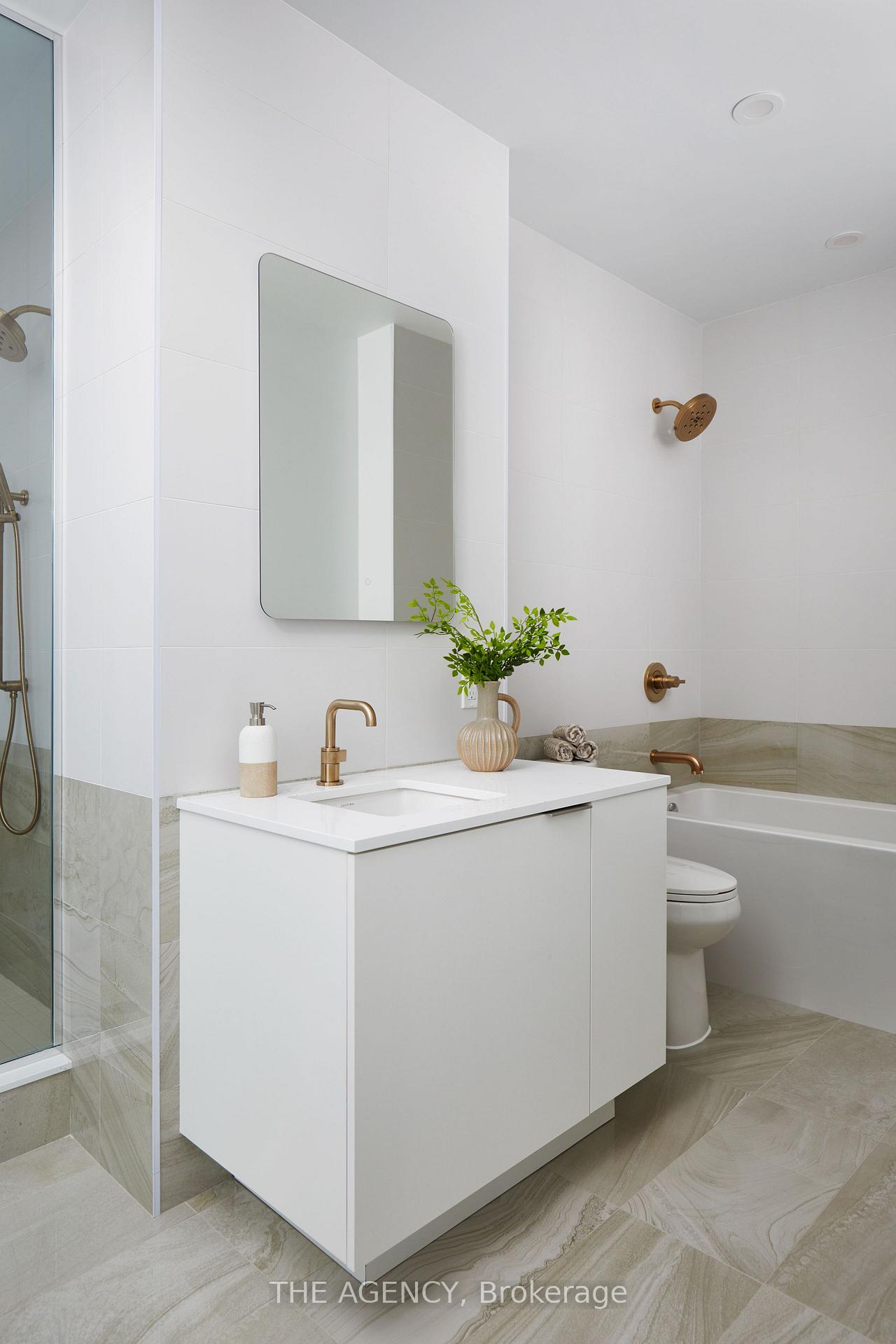 327 King Street PH04, Toronto Unit: PH04