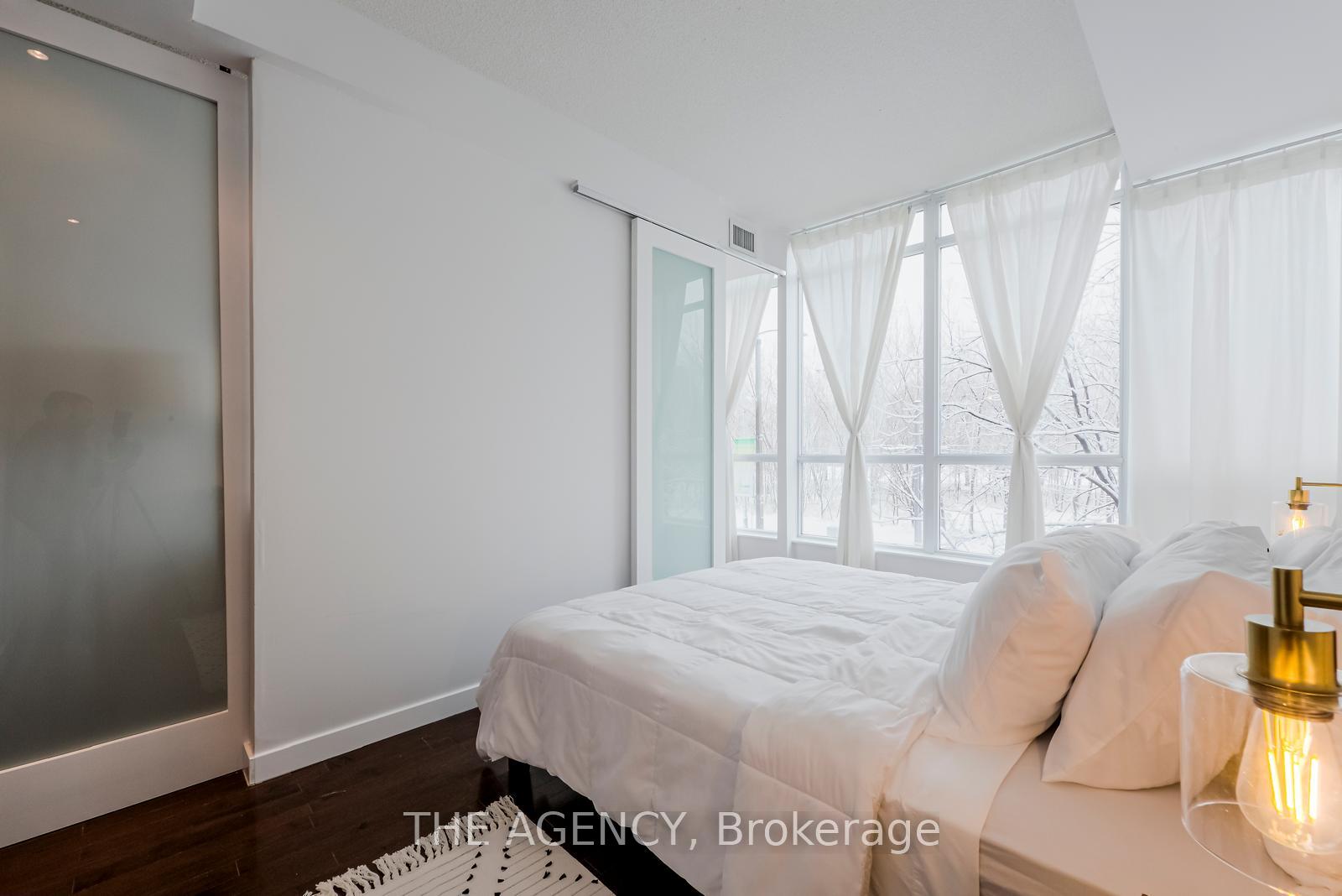 219 Fort York Boulevard 208, Toronto Unit: 208