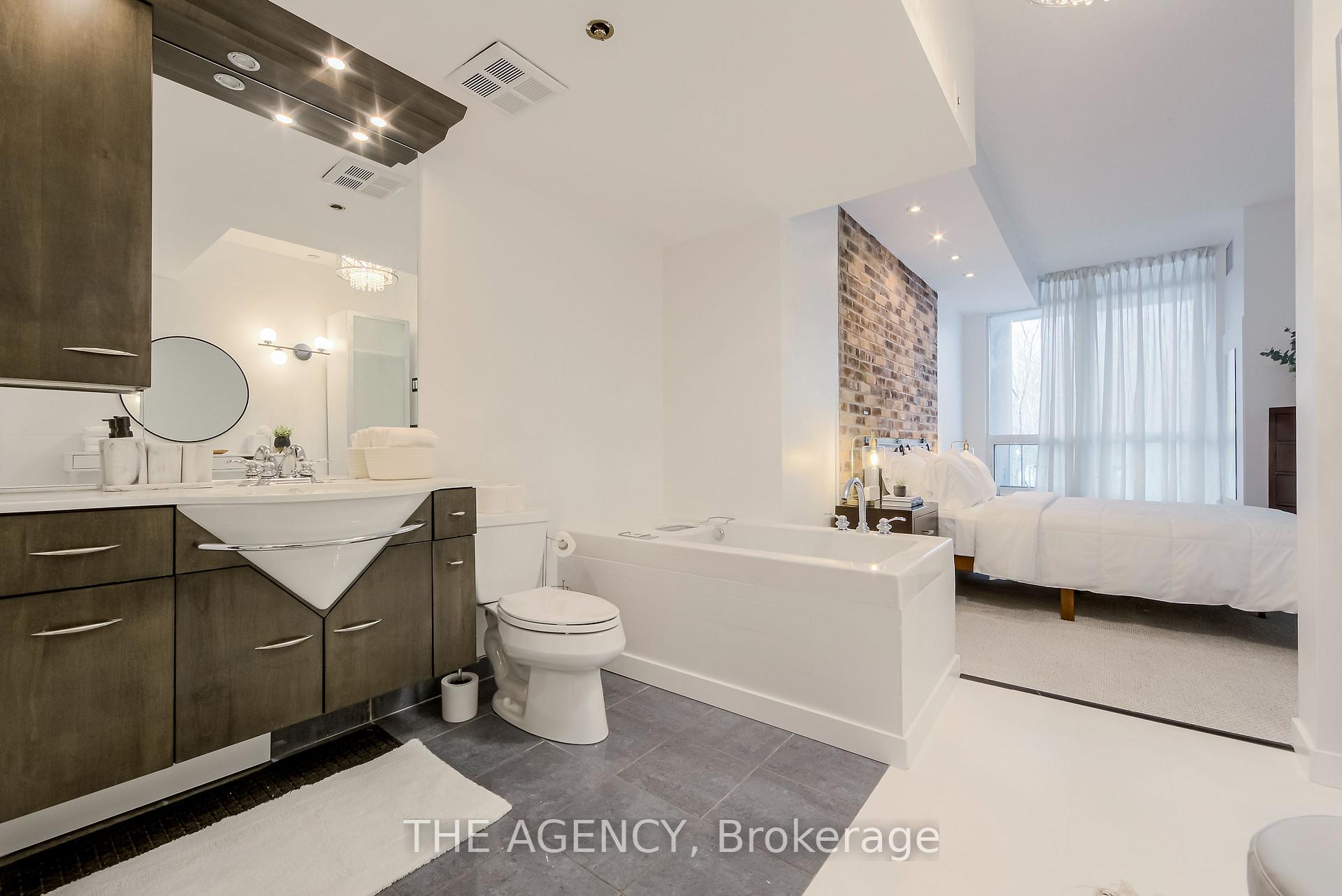 219 Fort York Boulevard 208, Toronto Unit: 208