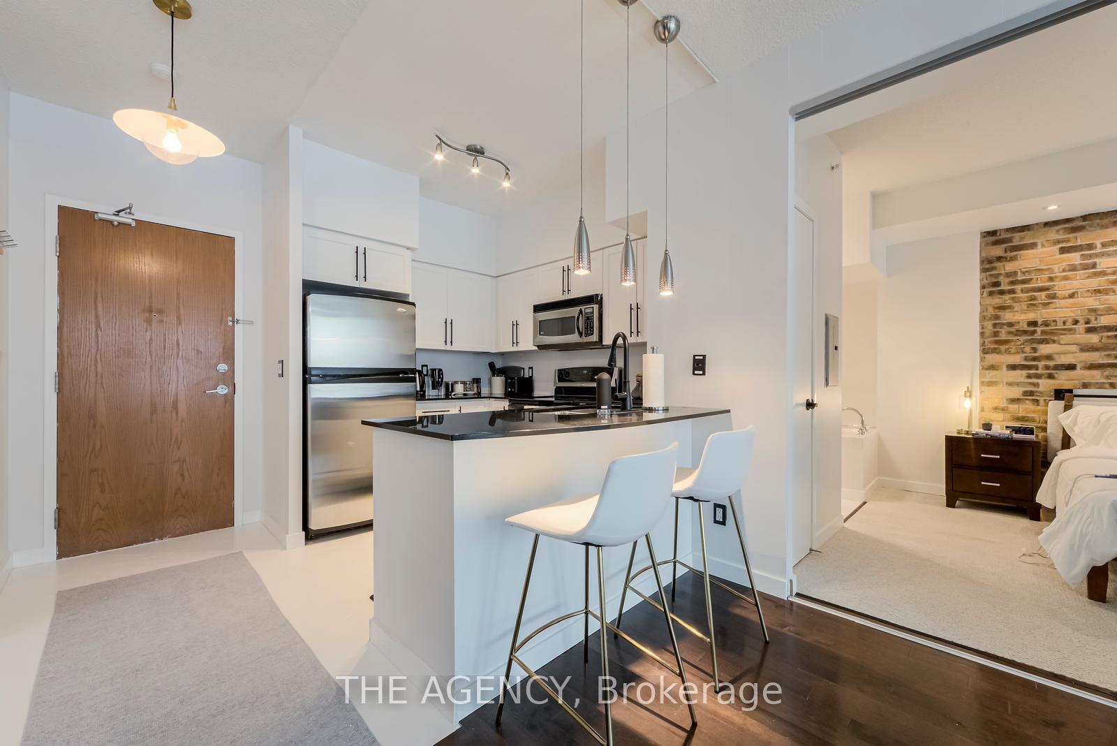 219 Fort York Boulevard 208, Toronto Unit: 208