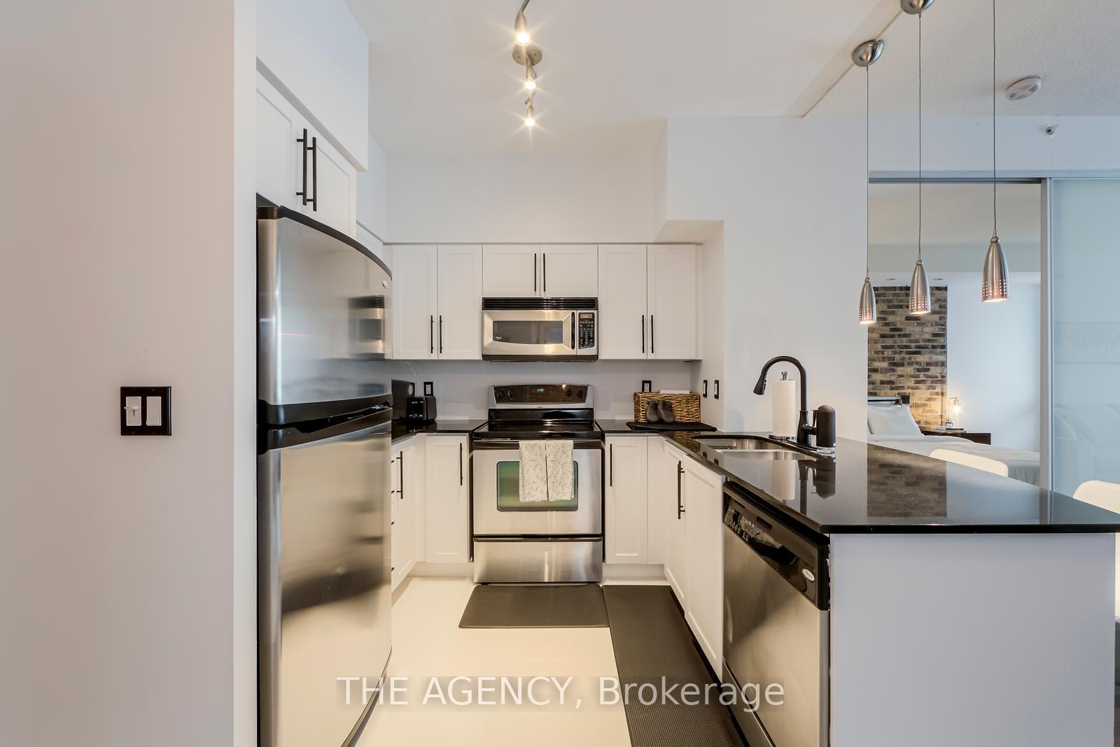 219 Fort York Boulevard 208, Toronto Unit: 208