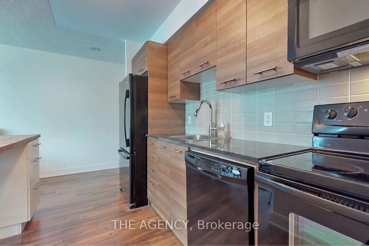 135 Village Green Square 1015, Toronto Unit: 1015