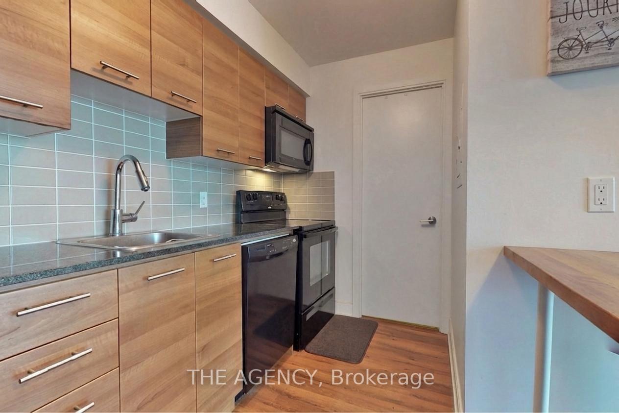 135 Village Green Square 1015, Toronto Unit: 1015