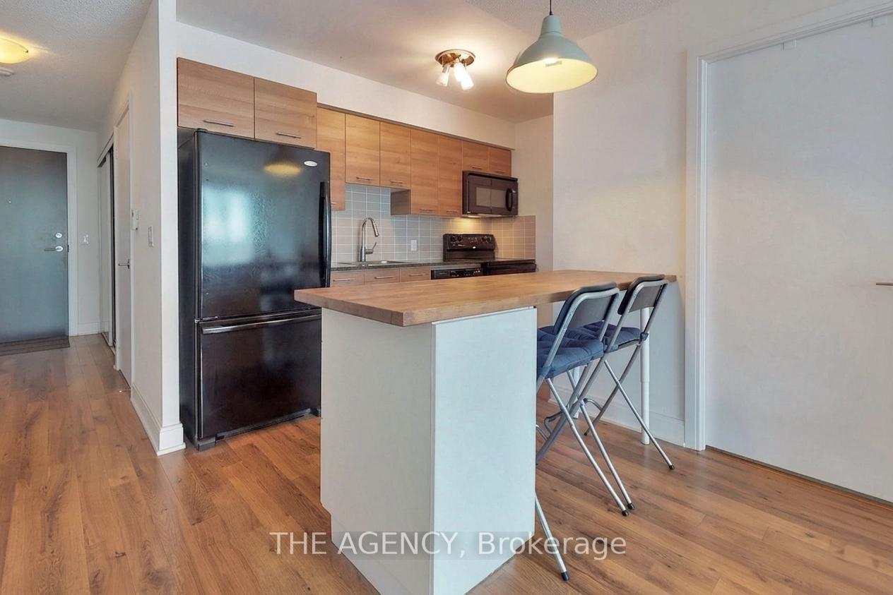 135 Village Green Square 1015, Toronto Unit: 1015