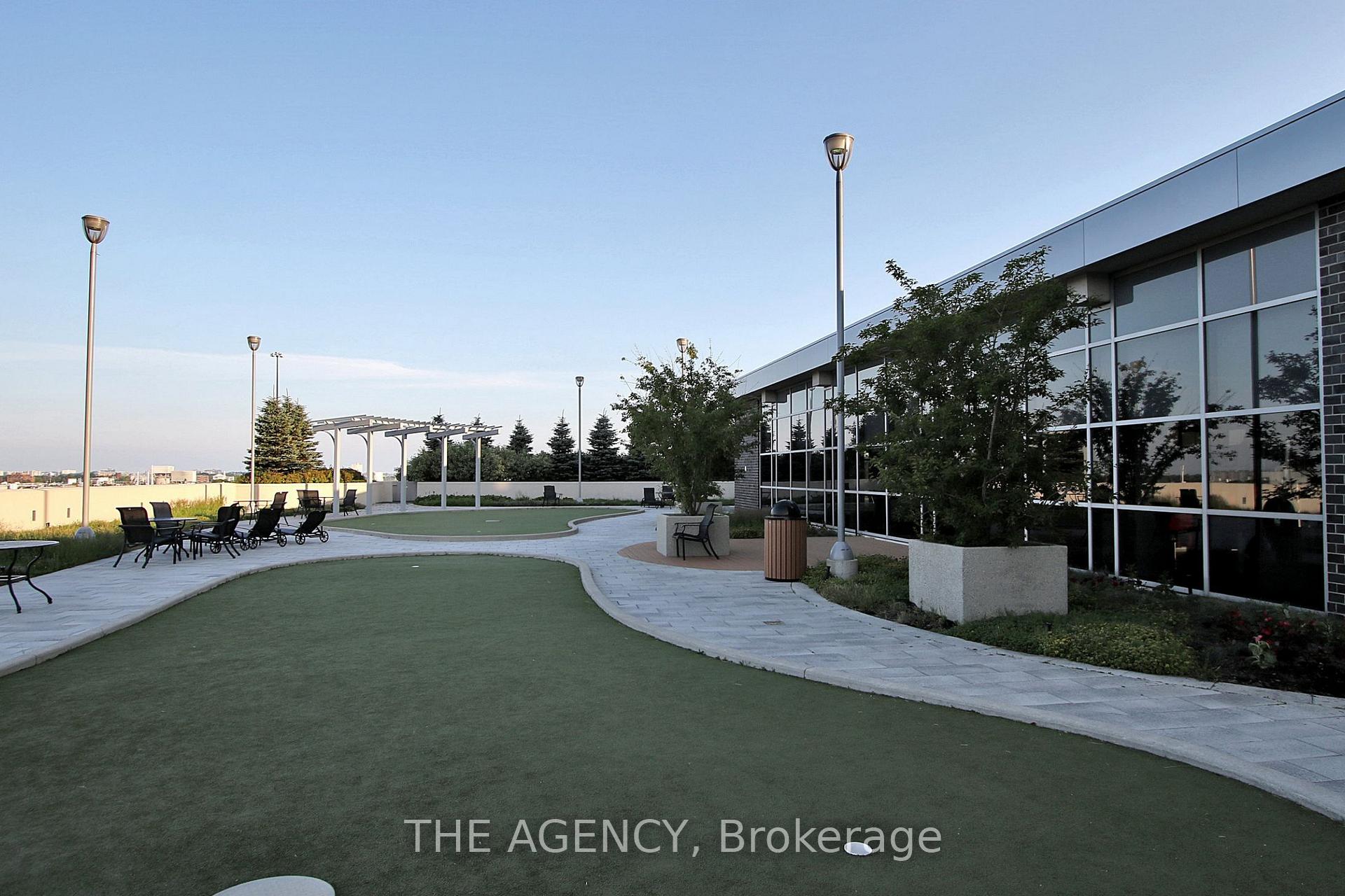 135 Village Green Square 1015, Toronto Unit: 1015