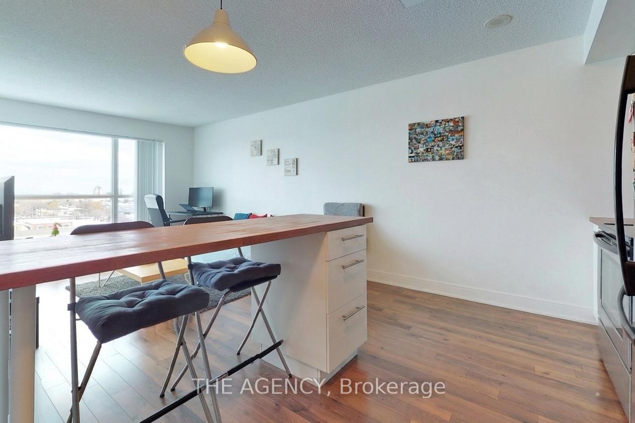 135 Village Green Square 1015, Toronto Unit: 1015