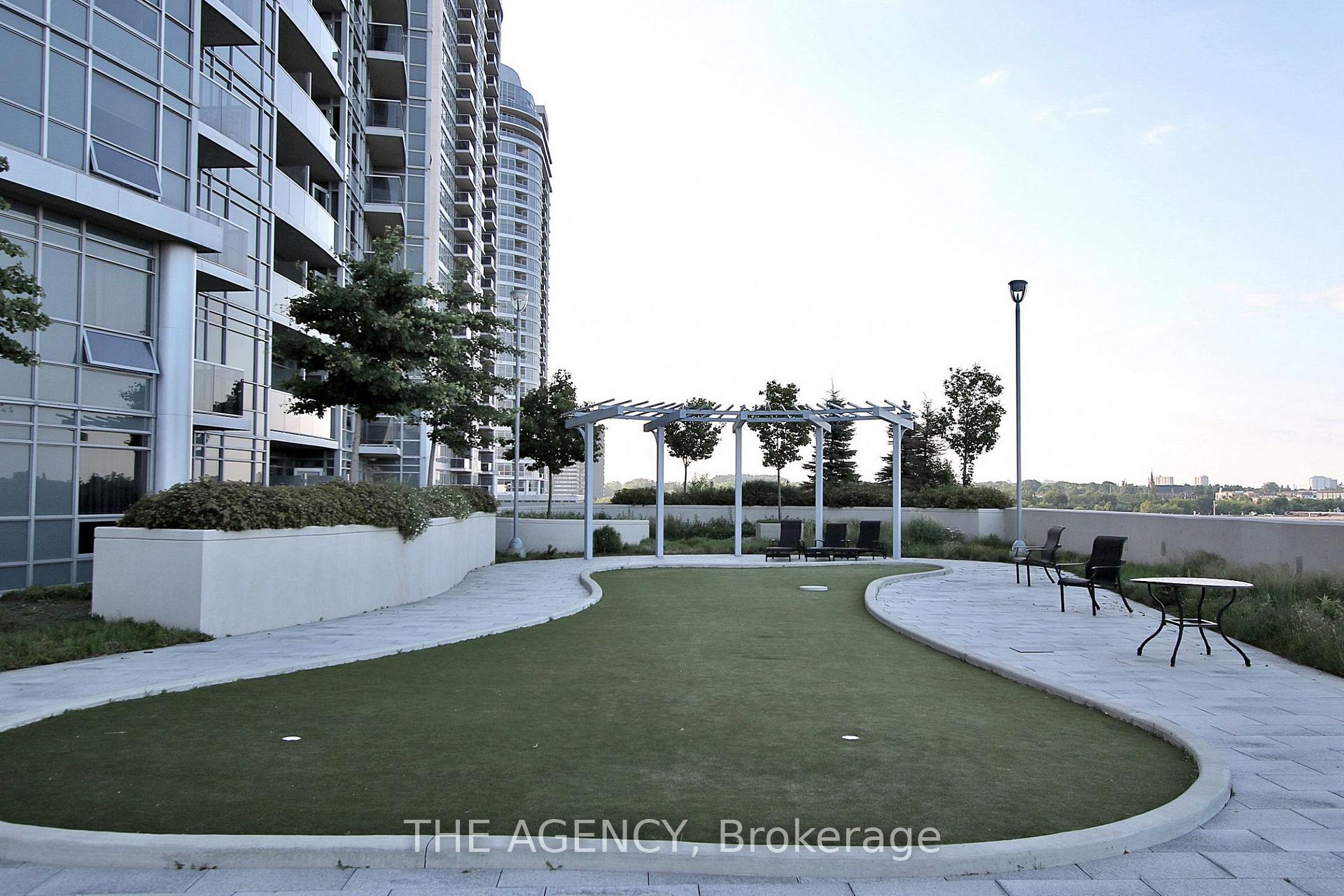 135 Village Green Square 1015, Toronto Unit: 1015