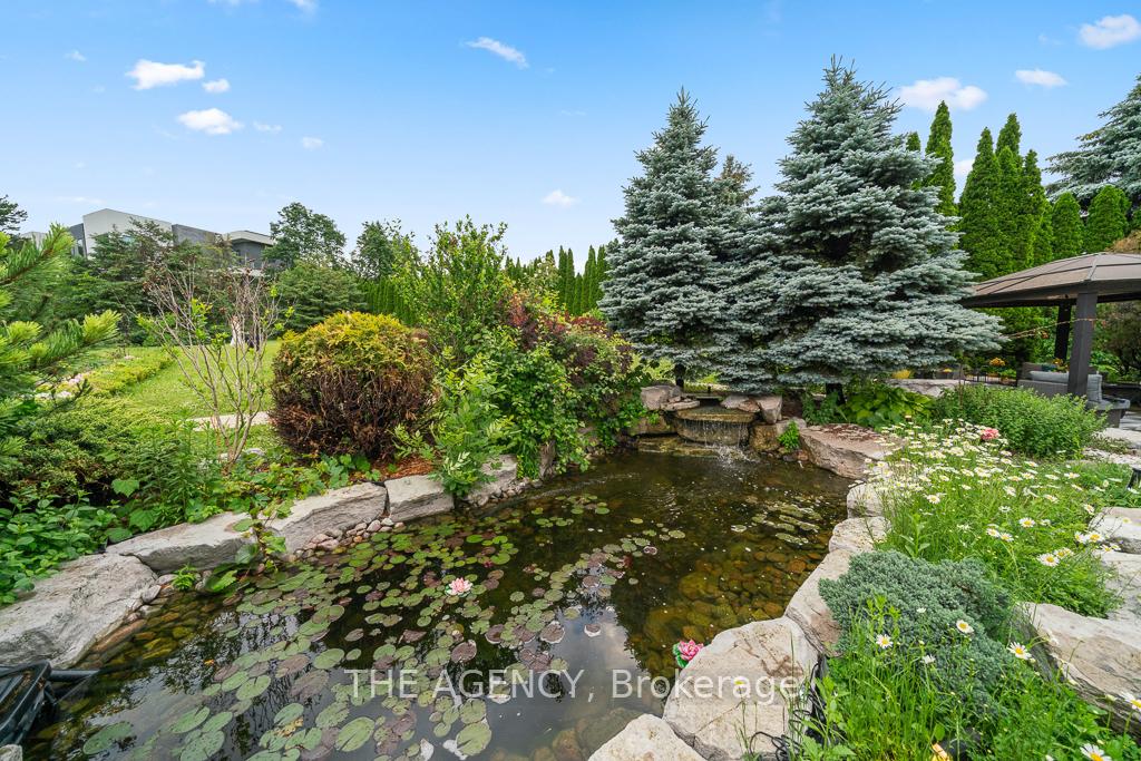 16 DEW DROP Court