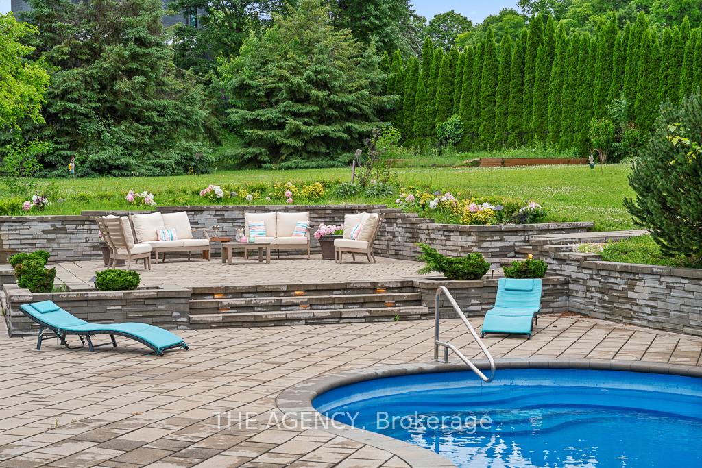16 DEW DROP Court