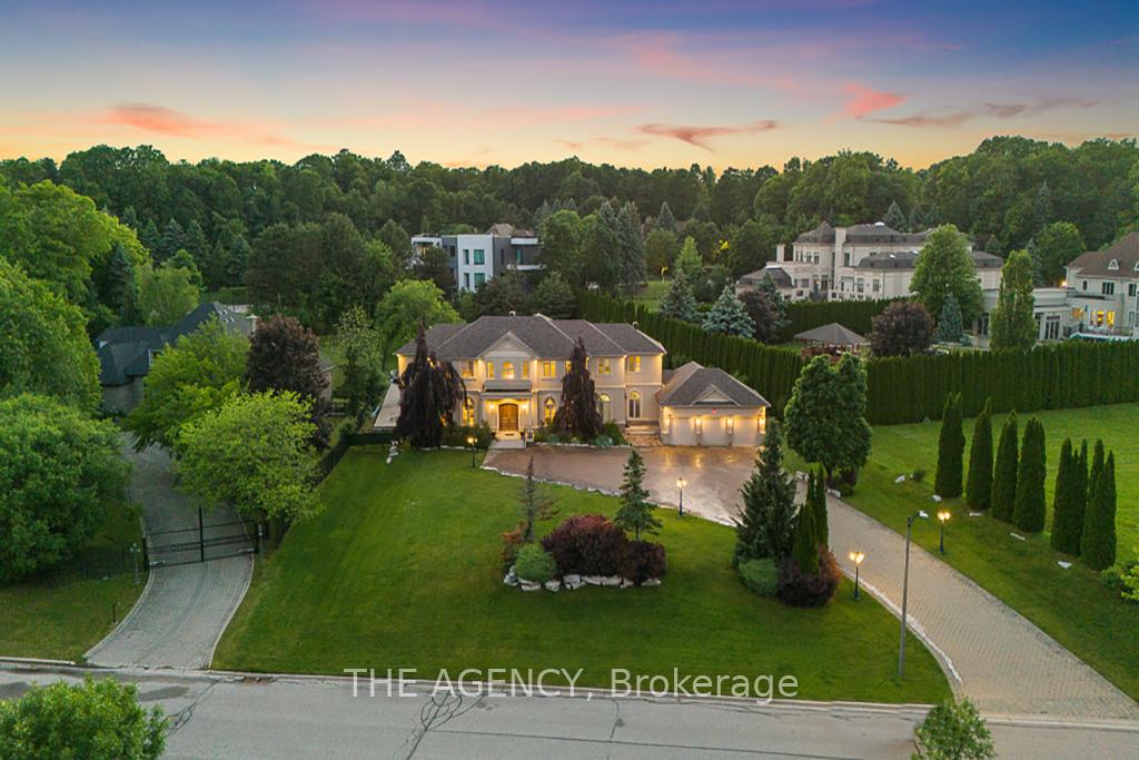 16 DEW DROP Court