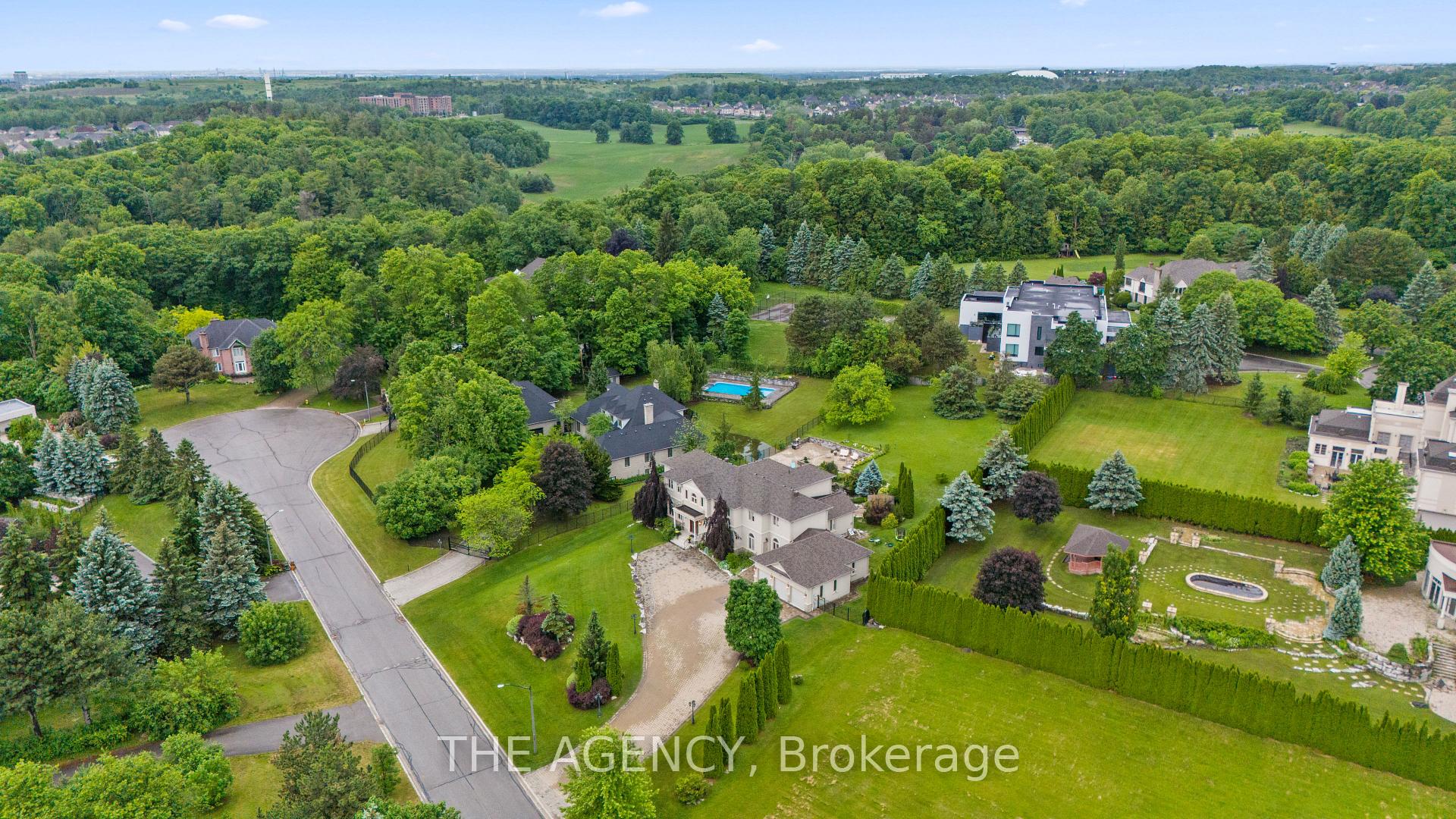 16 DEW DROP Court
