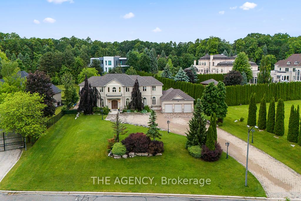 16 DEW DROP Court