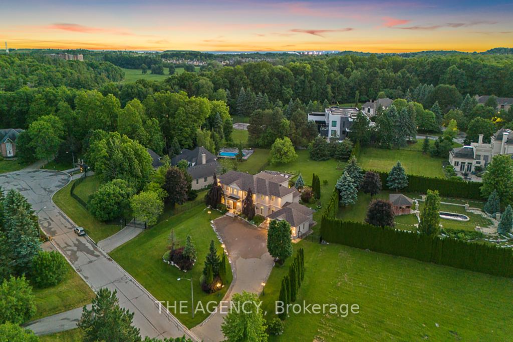 16 DEW DROP Court