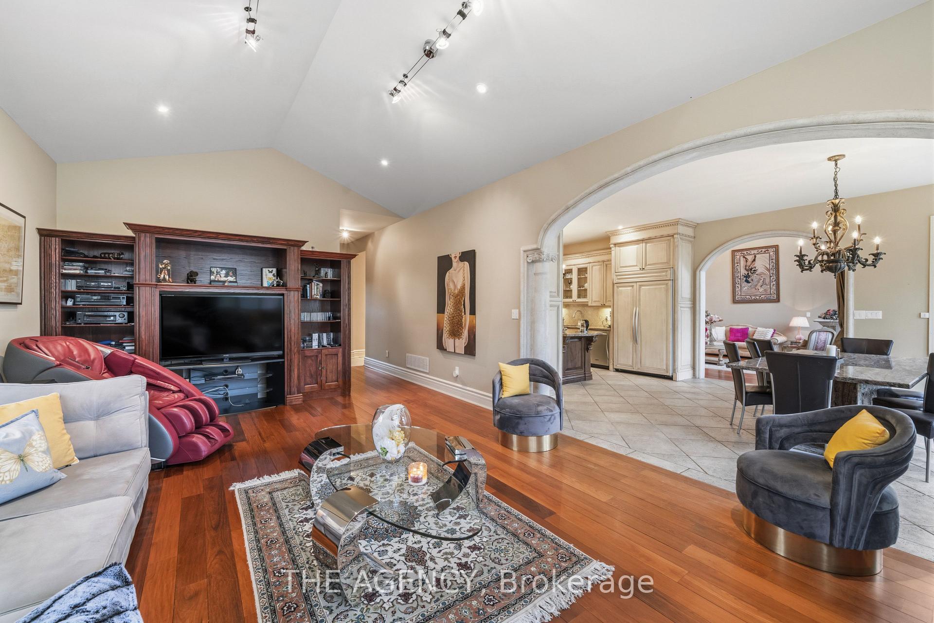 16 DEW DROP Court