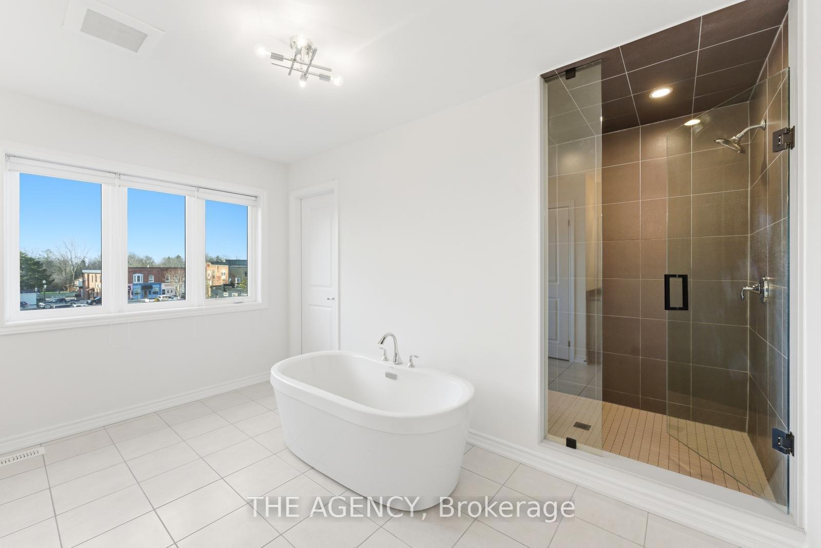 10 Maple Avenue W