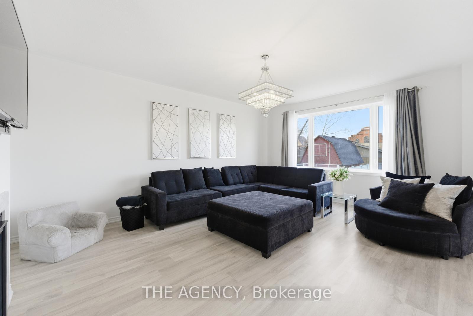 10 Maple Avenue W