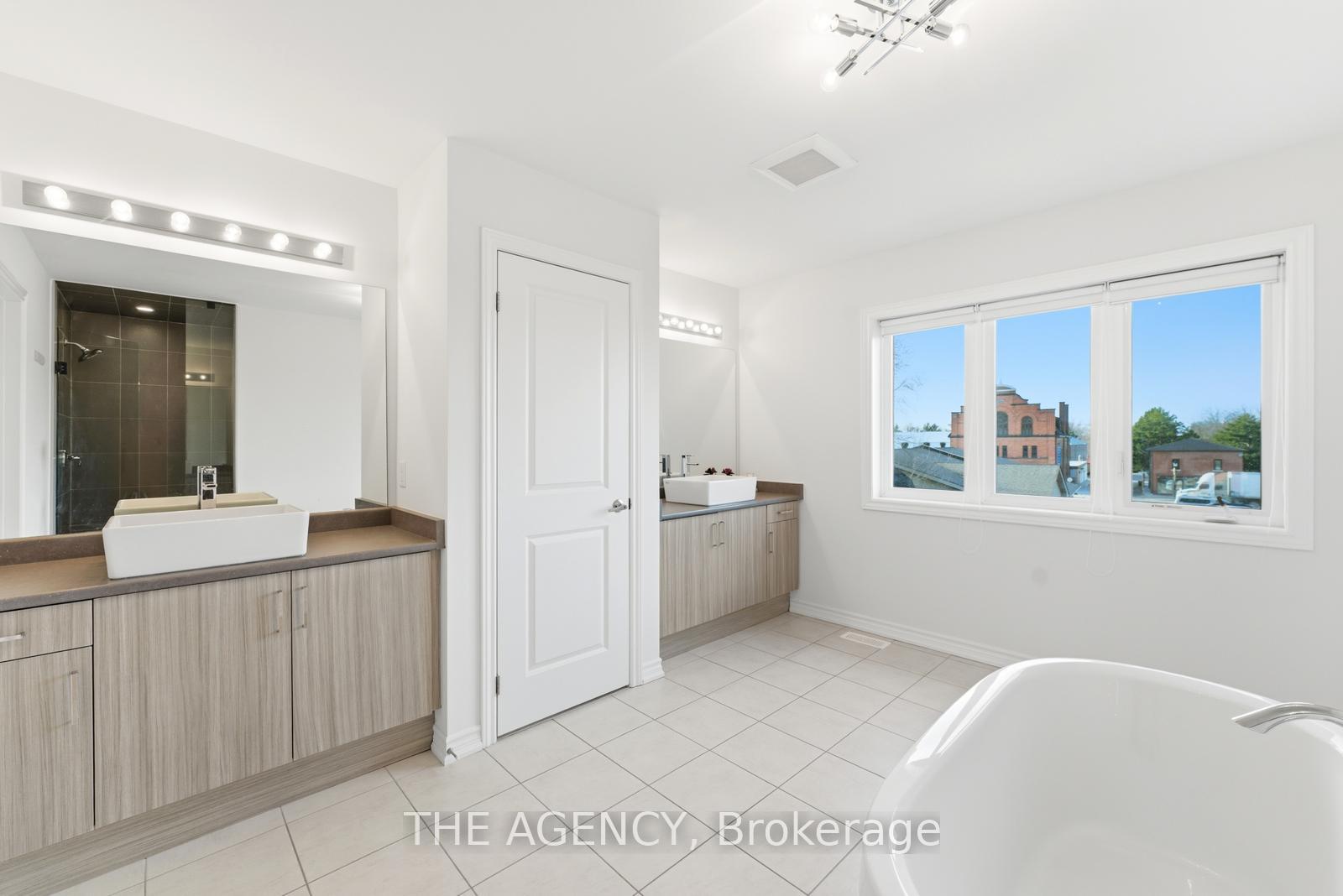 10 Maple Avenue W