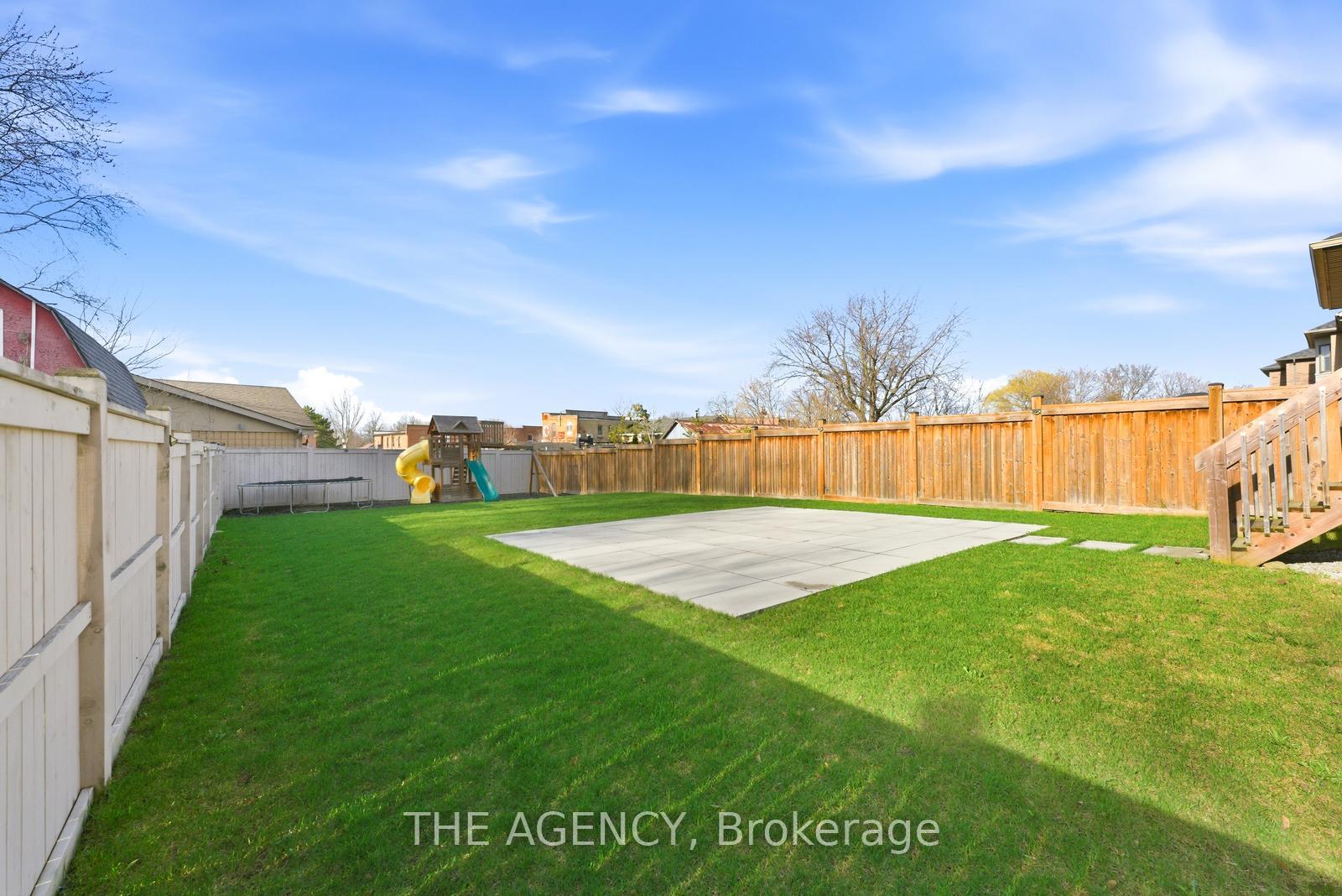 10 Maple Avenue W