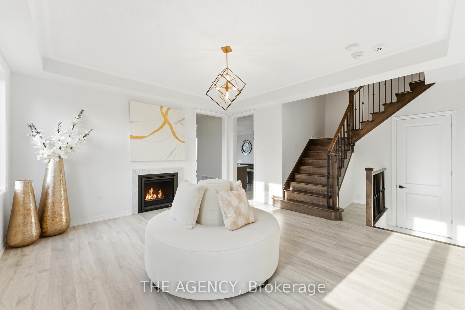 10 Maple Avenue W
