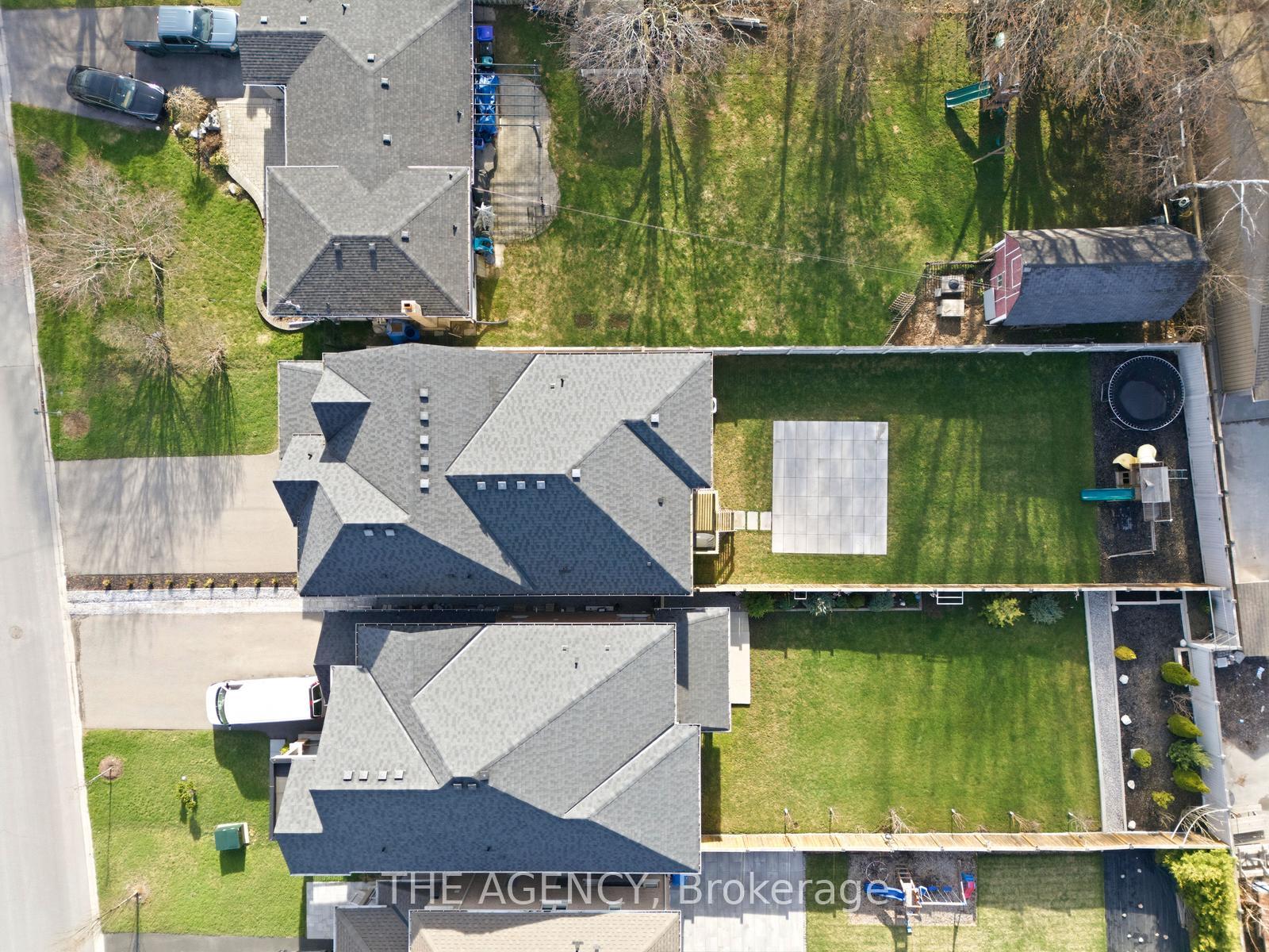 10 Maple Avenue W