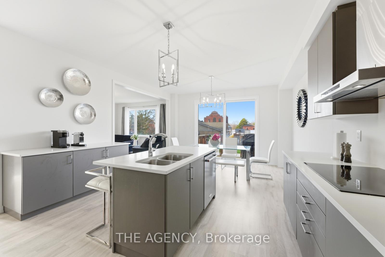 10 Maple Avenue W