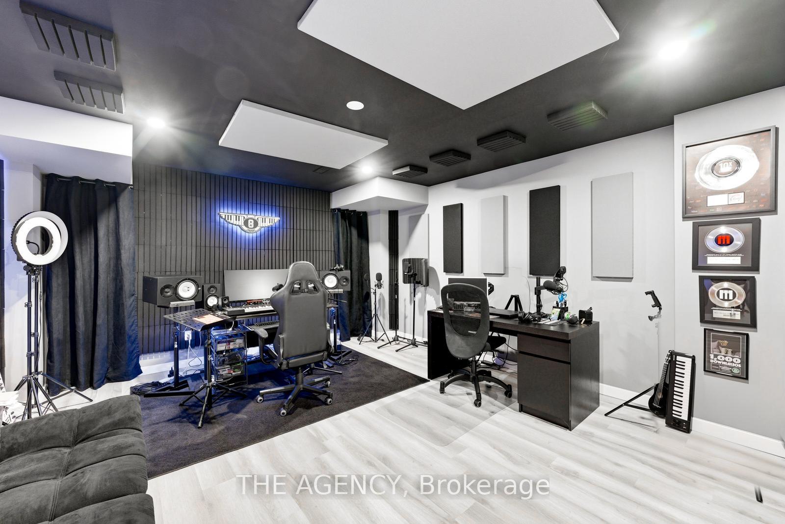 10 Maple Avenue W