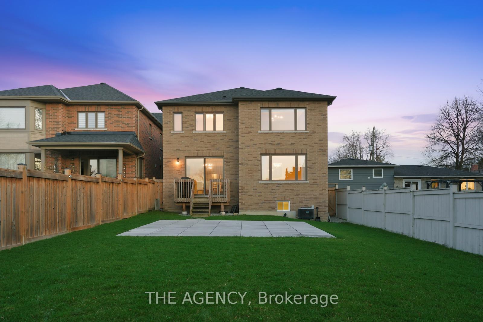 10 Maple Avenue W
