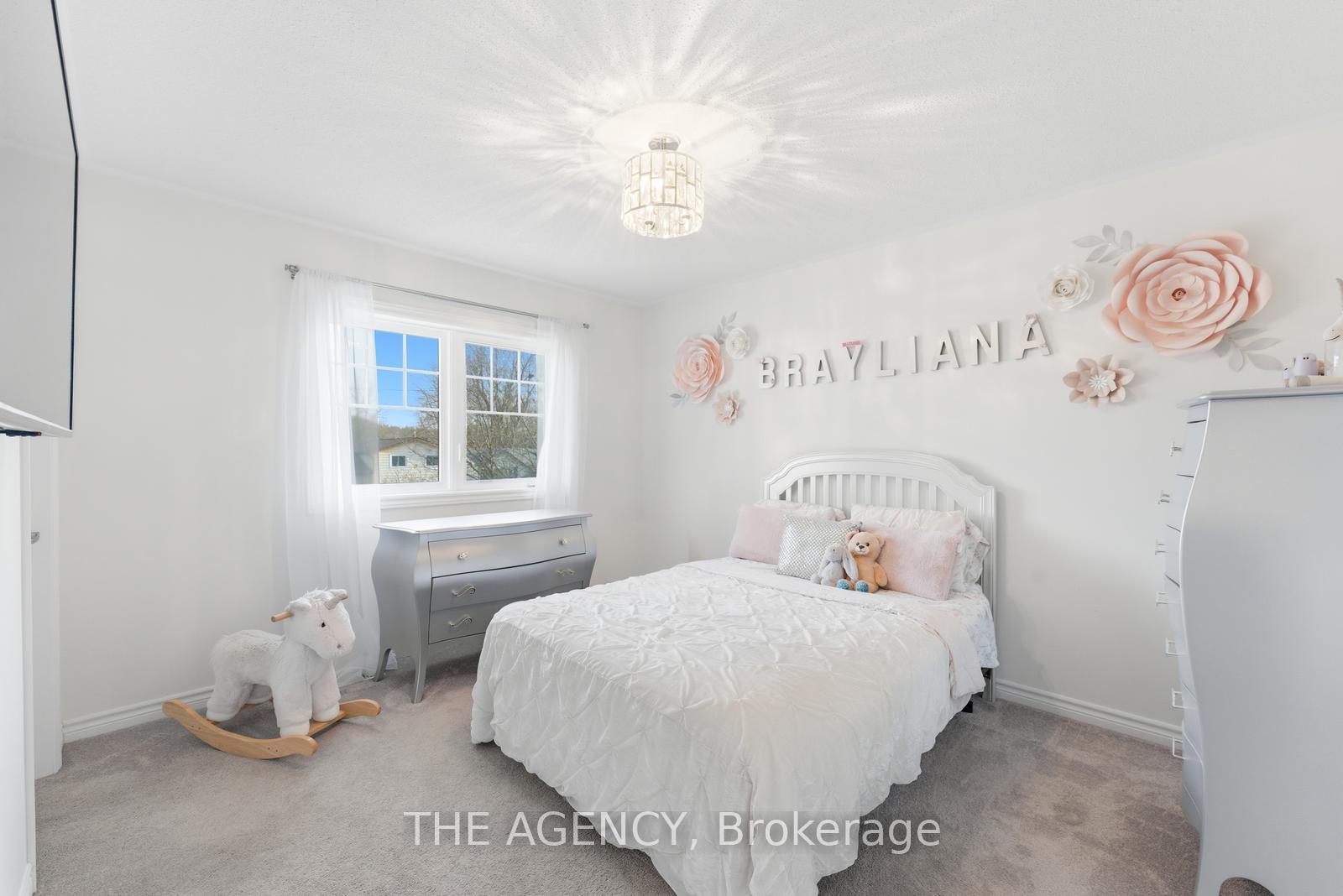 10 Maple Avenue W