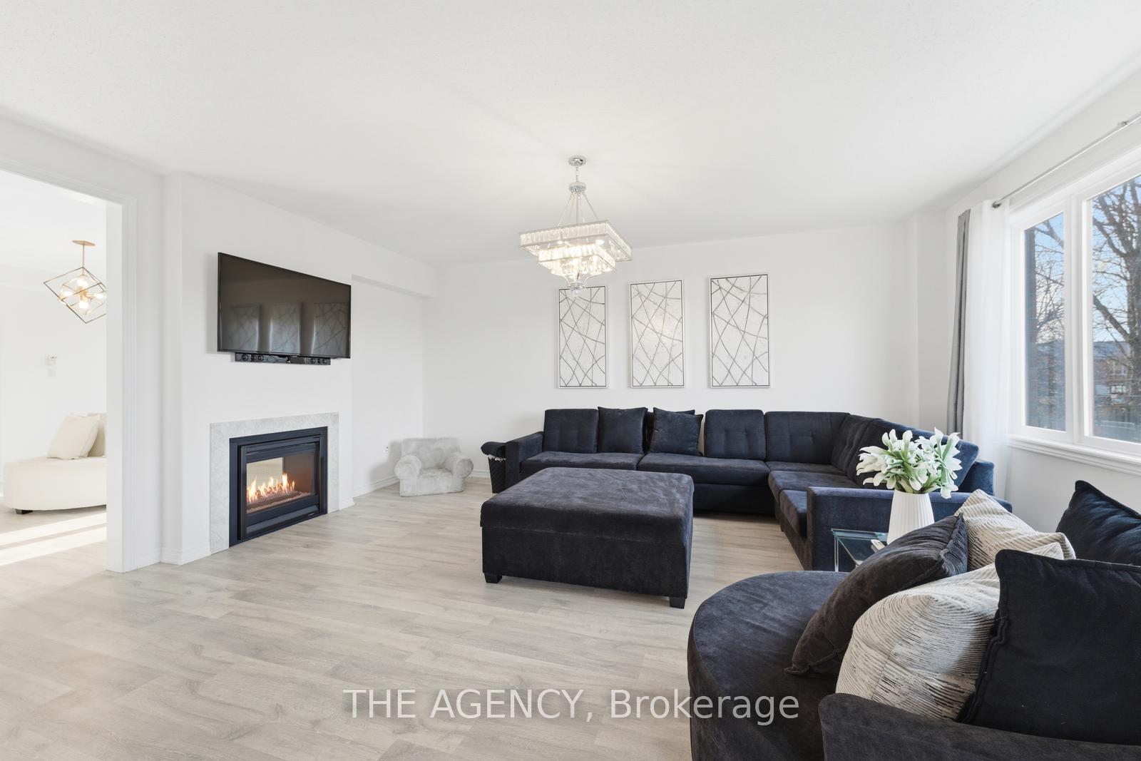 10 Maple Avenue W