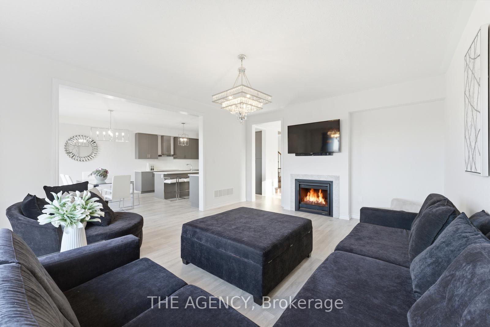 10 Maple Avenue W