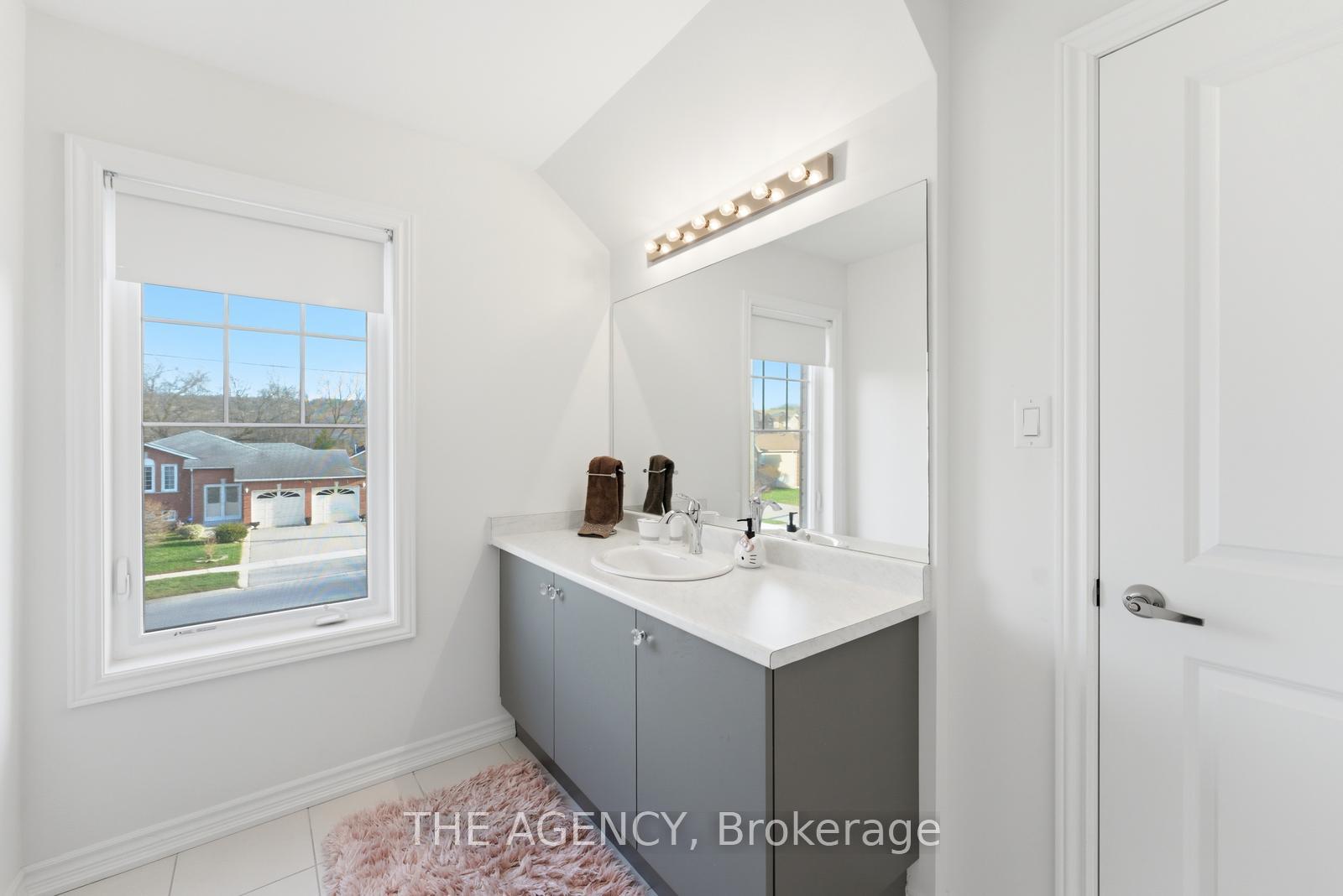 10 Maple Avenue W