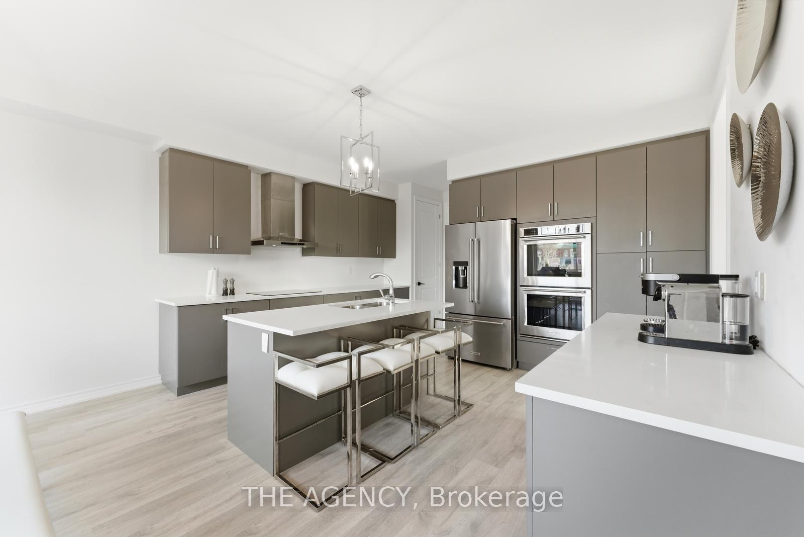 10 Maple Avenue W