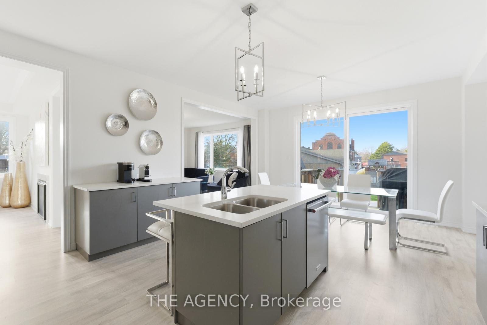 10 Maple Avenue W