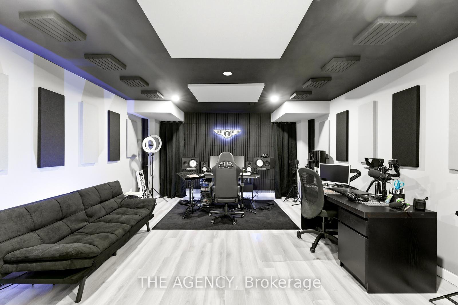 10 Maple Avenue W