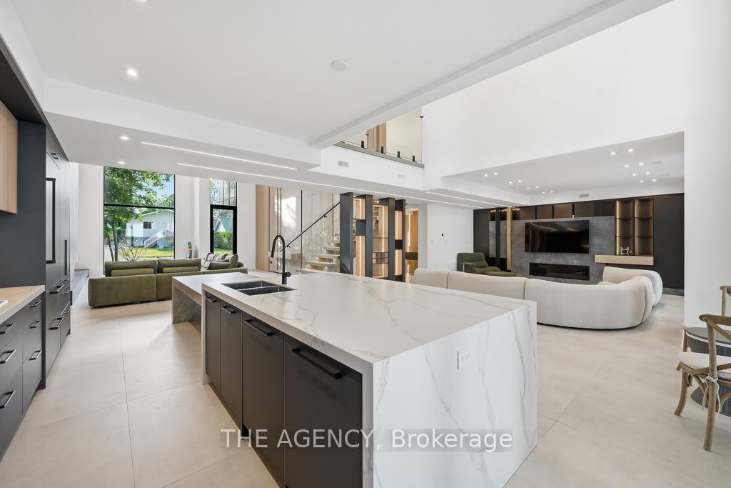 2707 Lakeside Drive