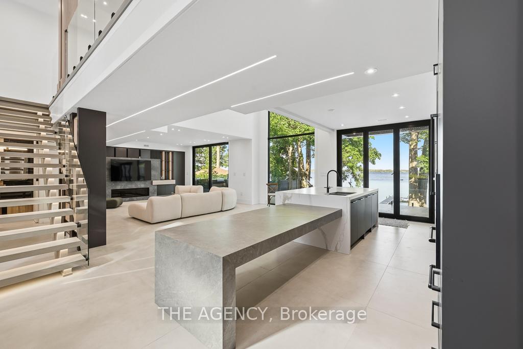 2707 Lakeside Drive