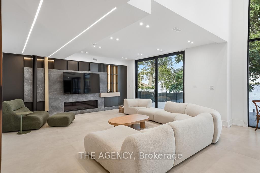 2707 Lakeside Drive
