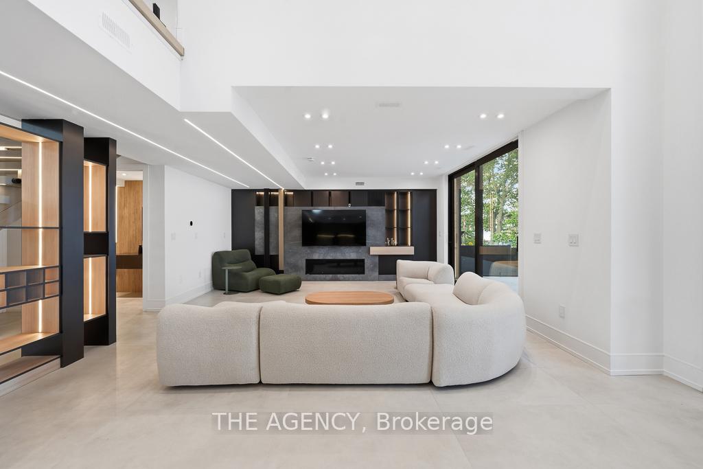 2707 Lakeside Drive