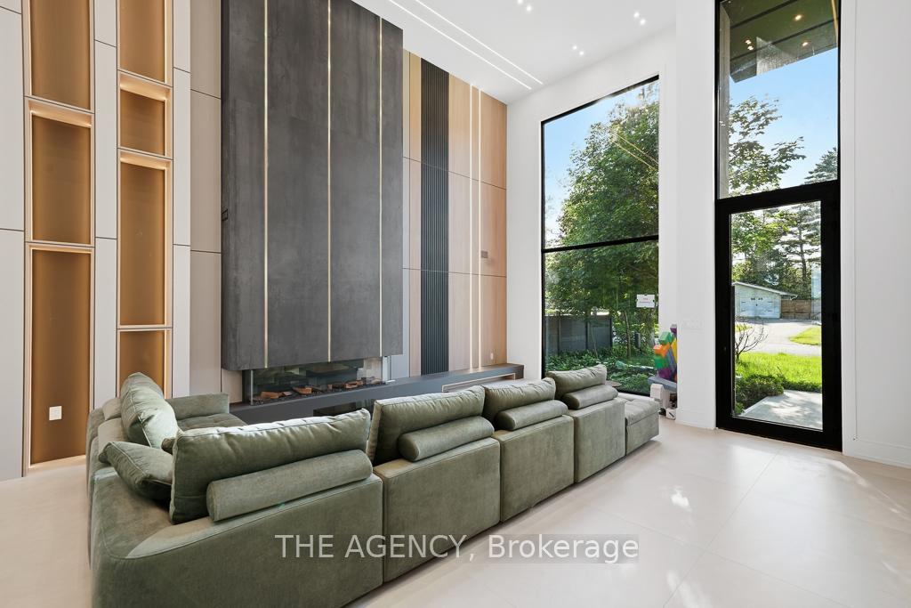 2707 Lakeside Drive