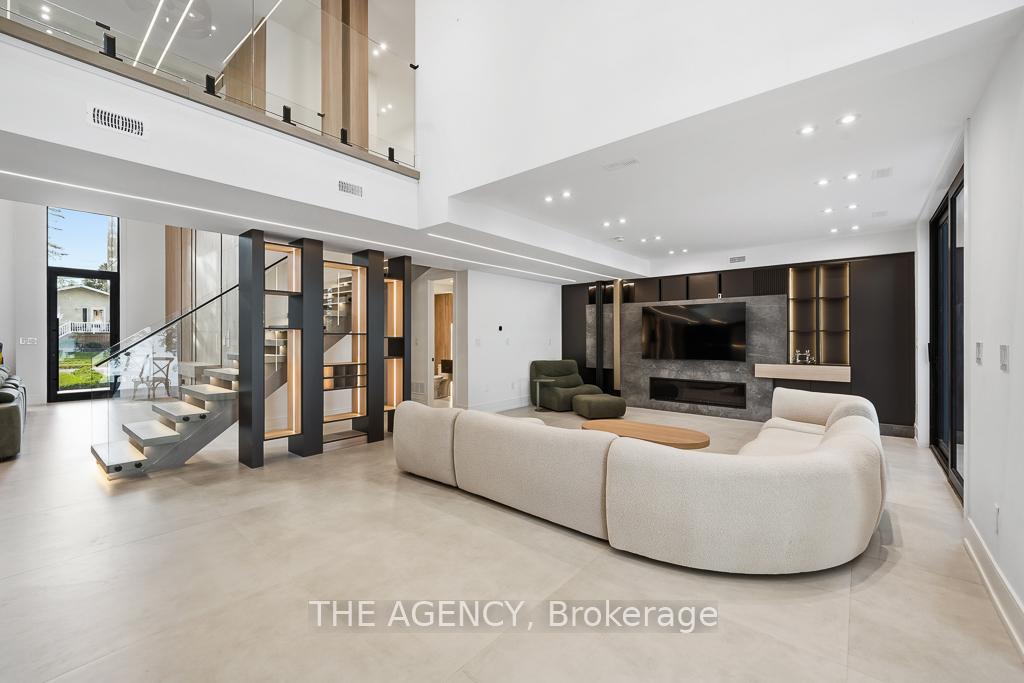 2707 Lakeside Drive