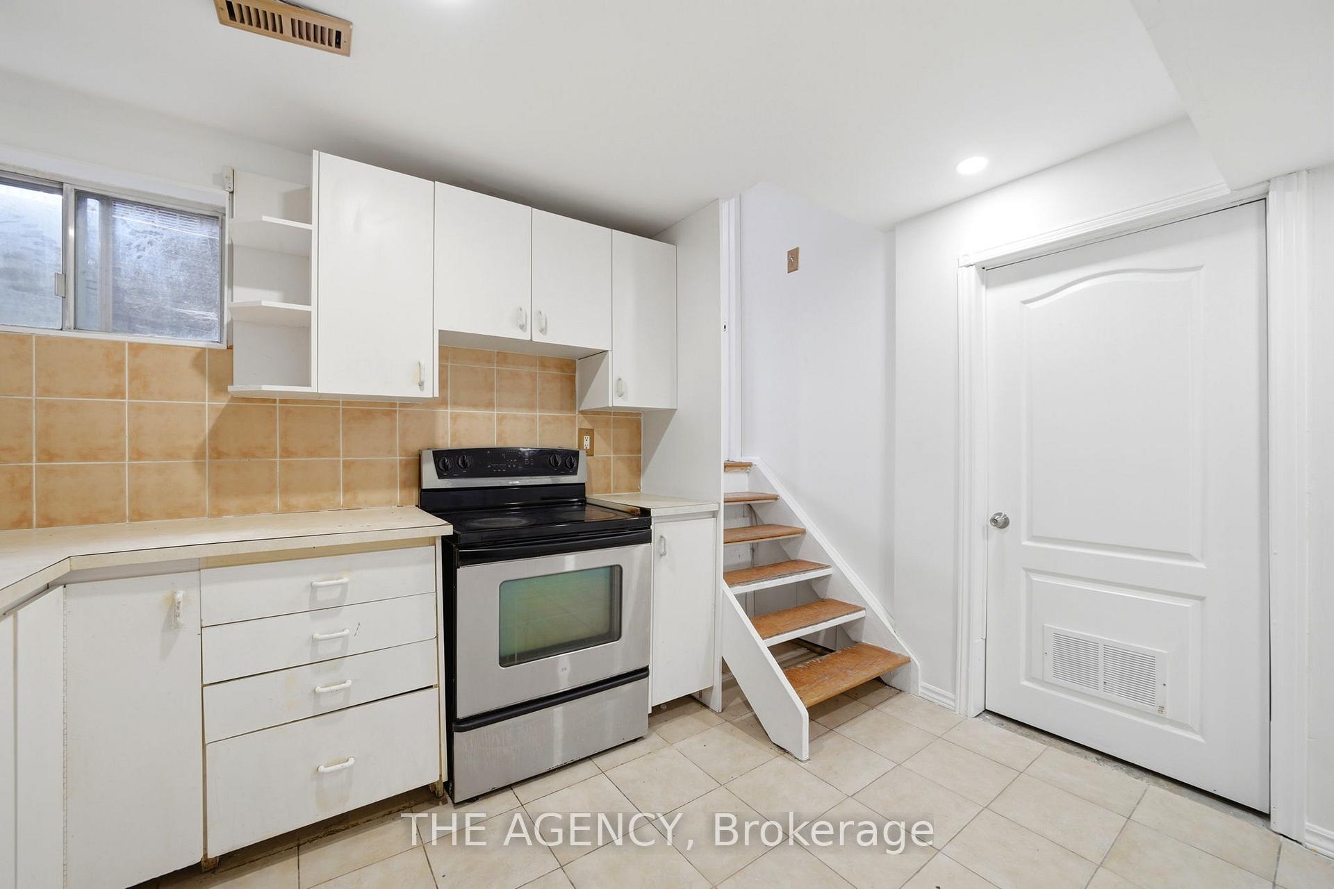416 Hansen Road N
