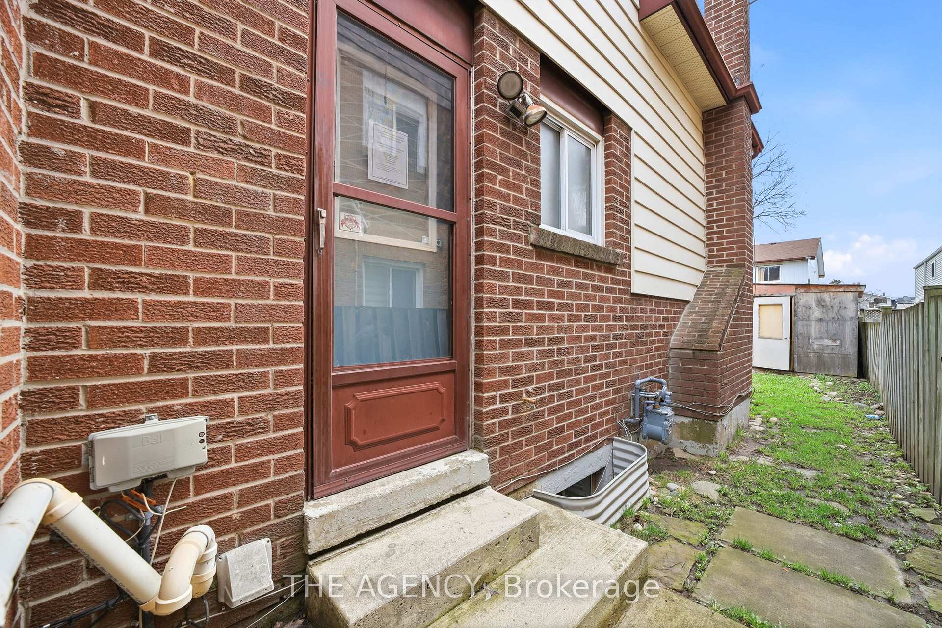 416 Hansen Road N