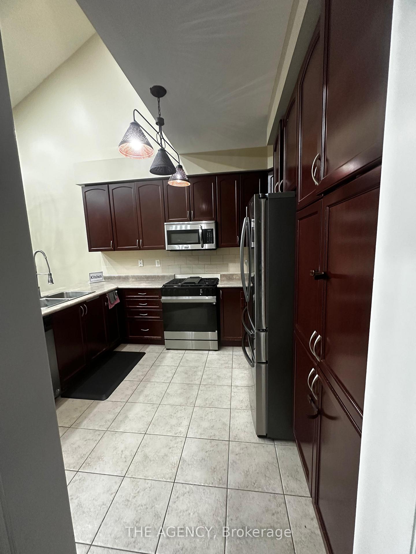 326 Chandler Crescent Upper