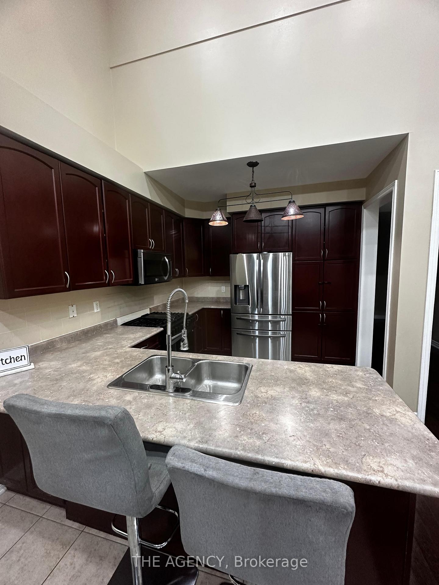 326 Chandler Crescent Upper