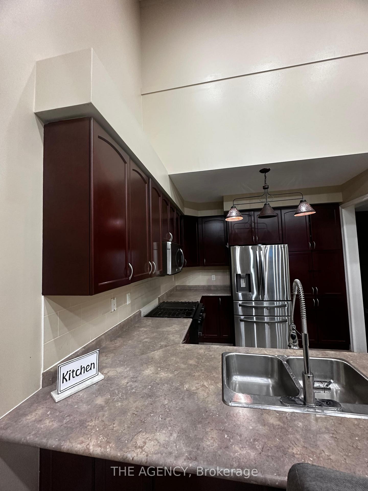 326 Chandler Crescent Upper