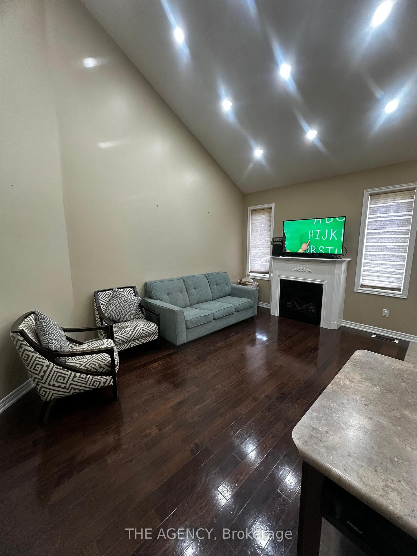 326 Chandler Crescent Upper