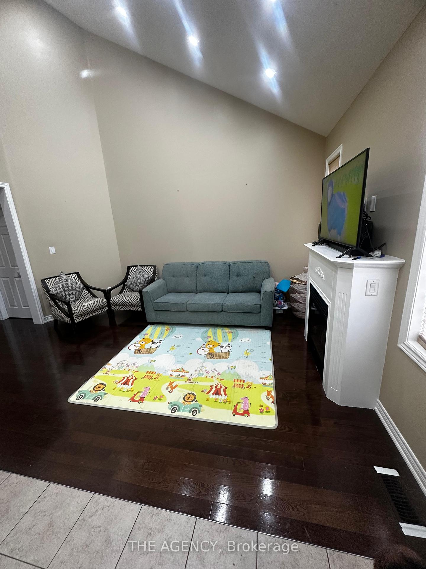 326 Chandler Crescent Upper