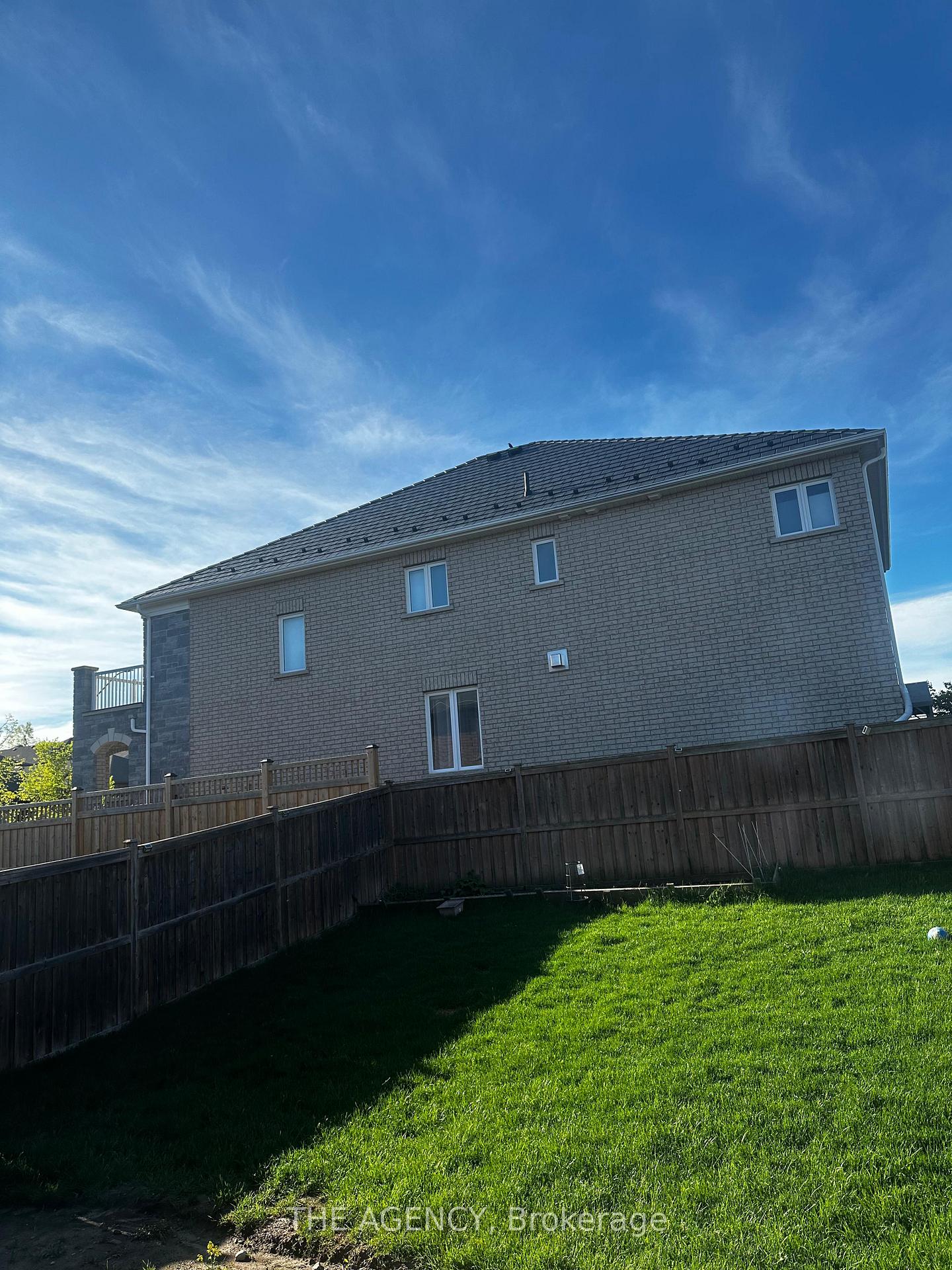 326 Chandler Crescent Upper